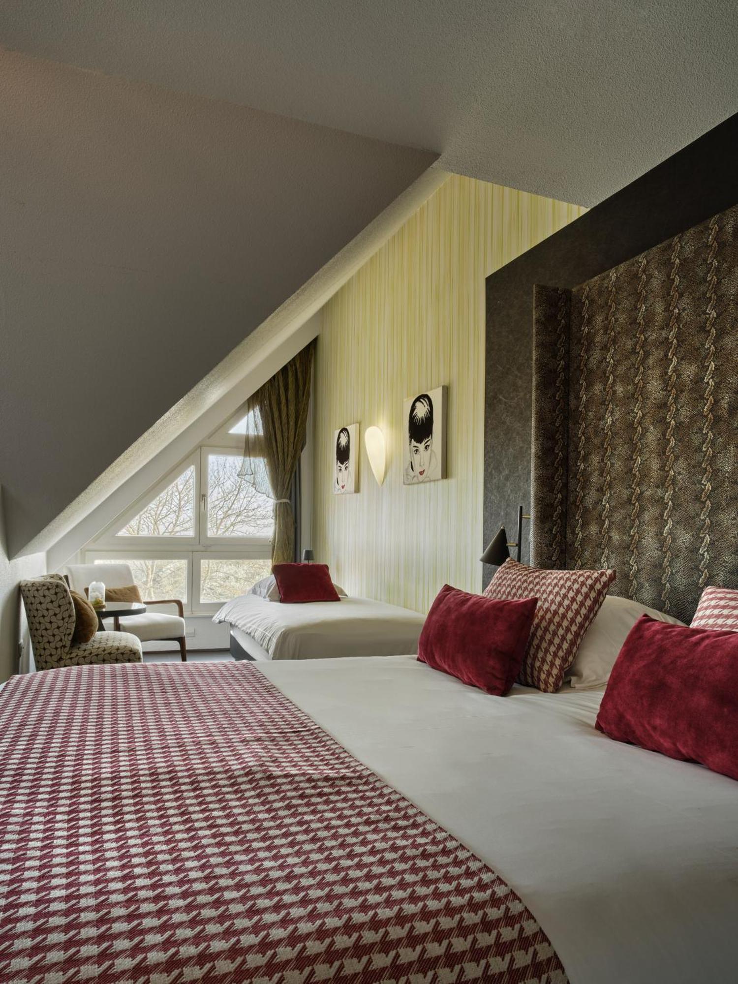 Hotel Restaurant Crystal เอสชไตน์ ภายนอก รูปภาพ