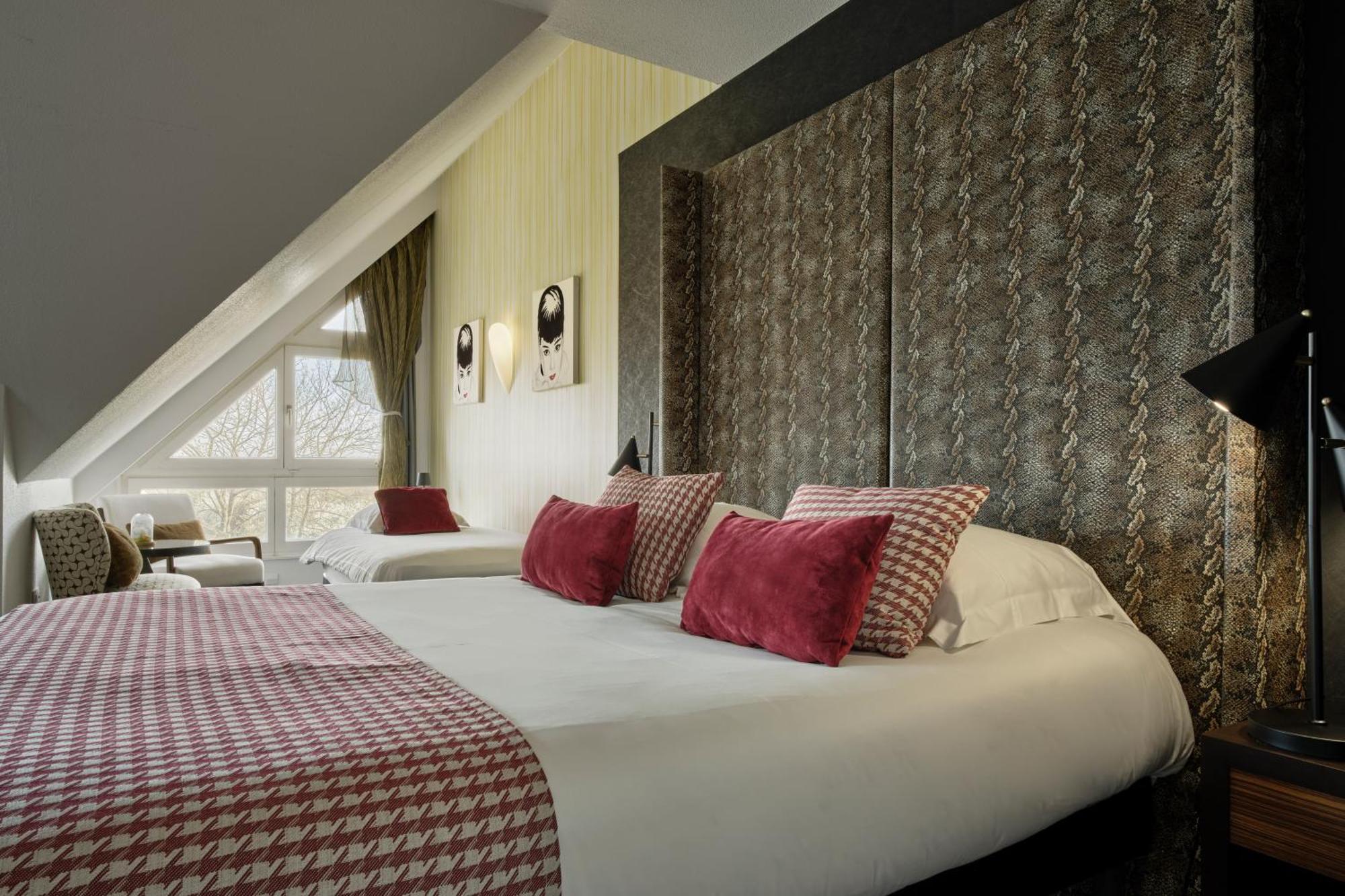 Hotel Restaurant Crystal เอสชไตน์ ภายนอก รูปภาพ