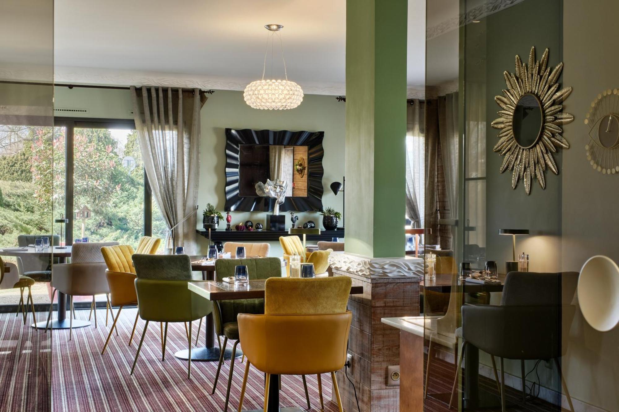 Hotel Restaurant Crystal เอสชไตน์ ภายนอก รูปภาพ