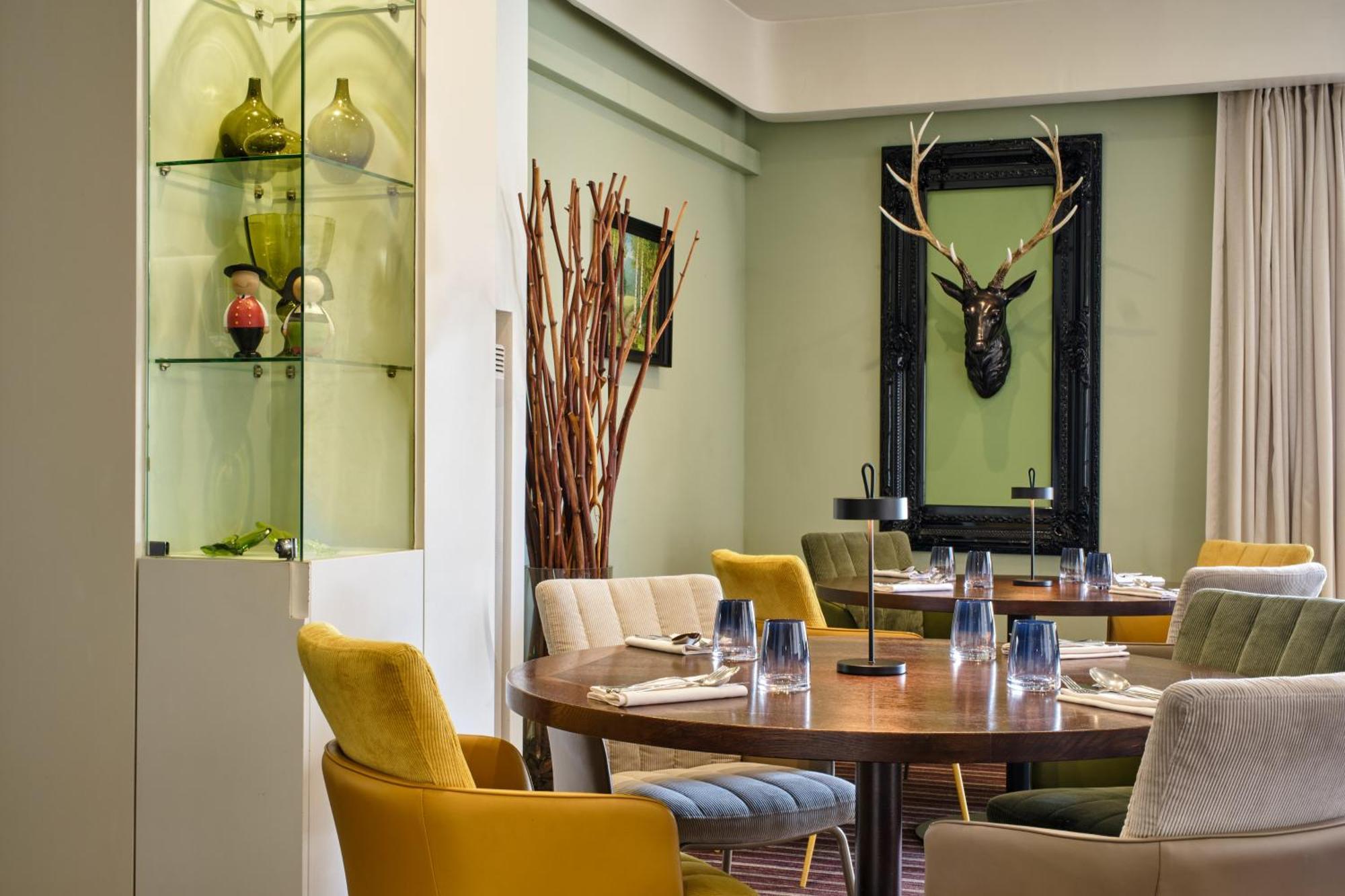 Hotel Restaurant Crystal เอสชไตน์ ภายนอก รูปภาพ