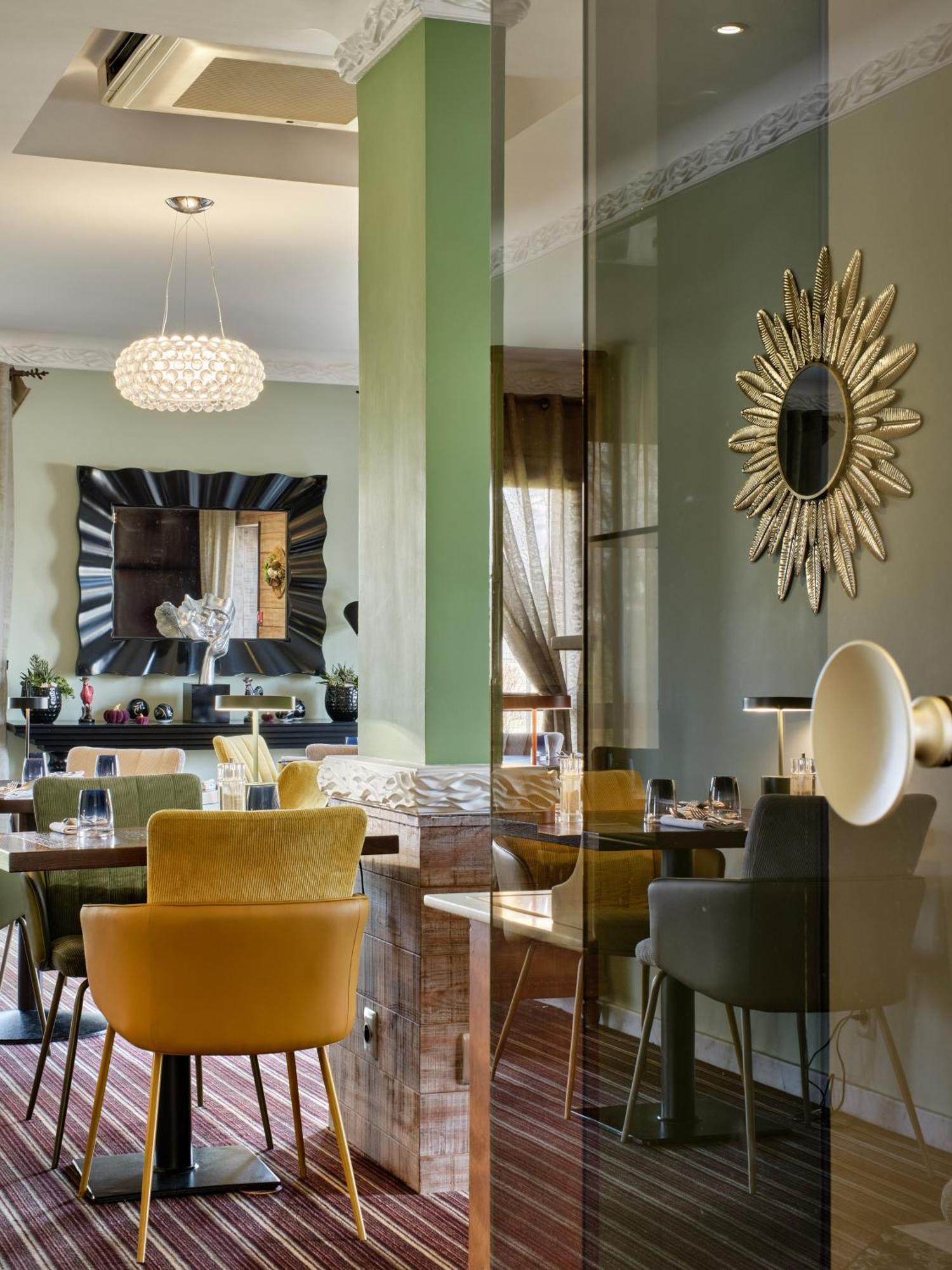 Hotel Restaurant Crystal เอสชไตน์ ภายนอก รูปภาพ
