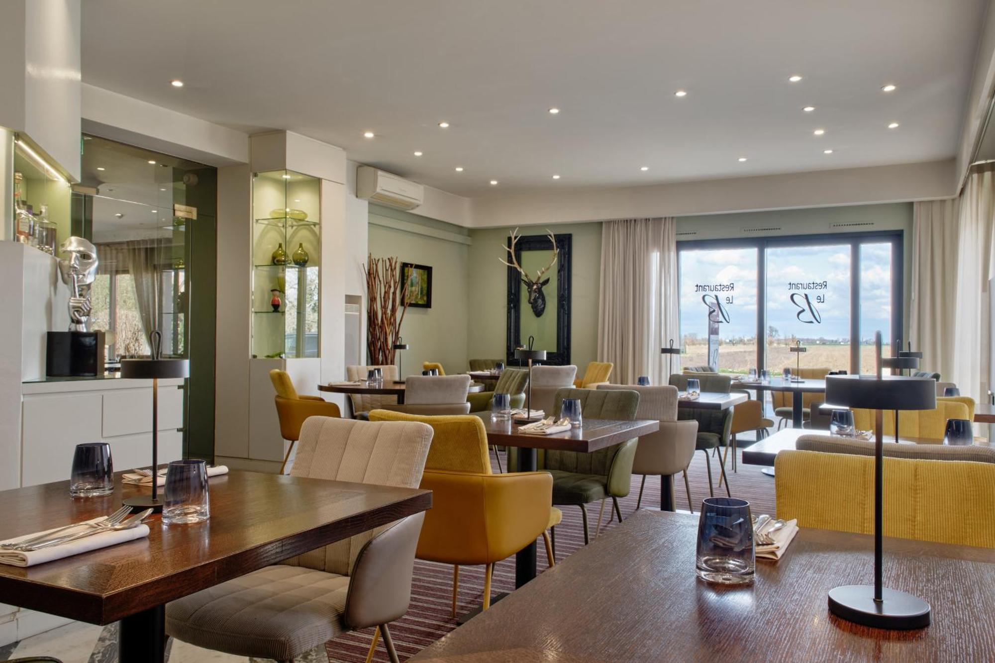 Hotel Restaurant Crystal เอสชไตน์ ภายนอก รูปภาพ